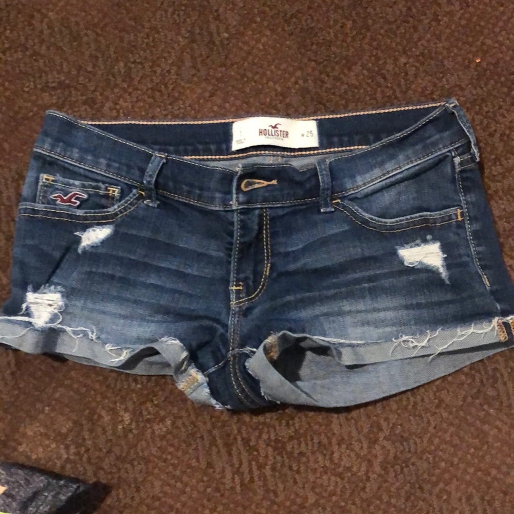 Dark jean Holister shorts🥰
